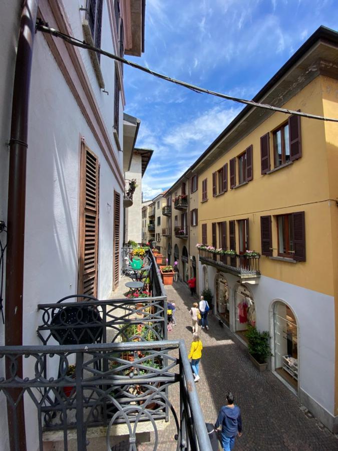 La Casa Del Corso Lägenhet Arona Exteriör bild